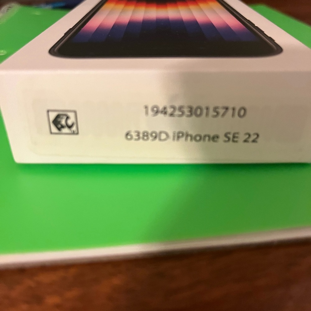 iPhone SE 3rd Generation 64GB - Picture 6 of 6
